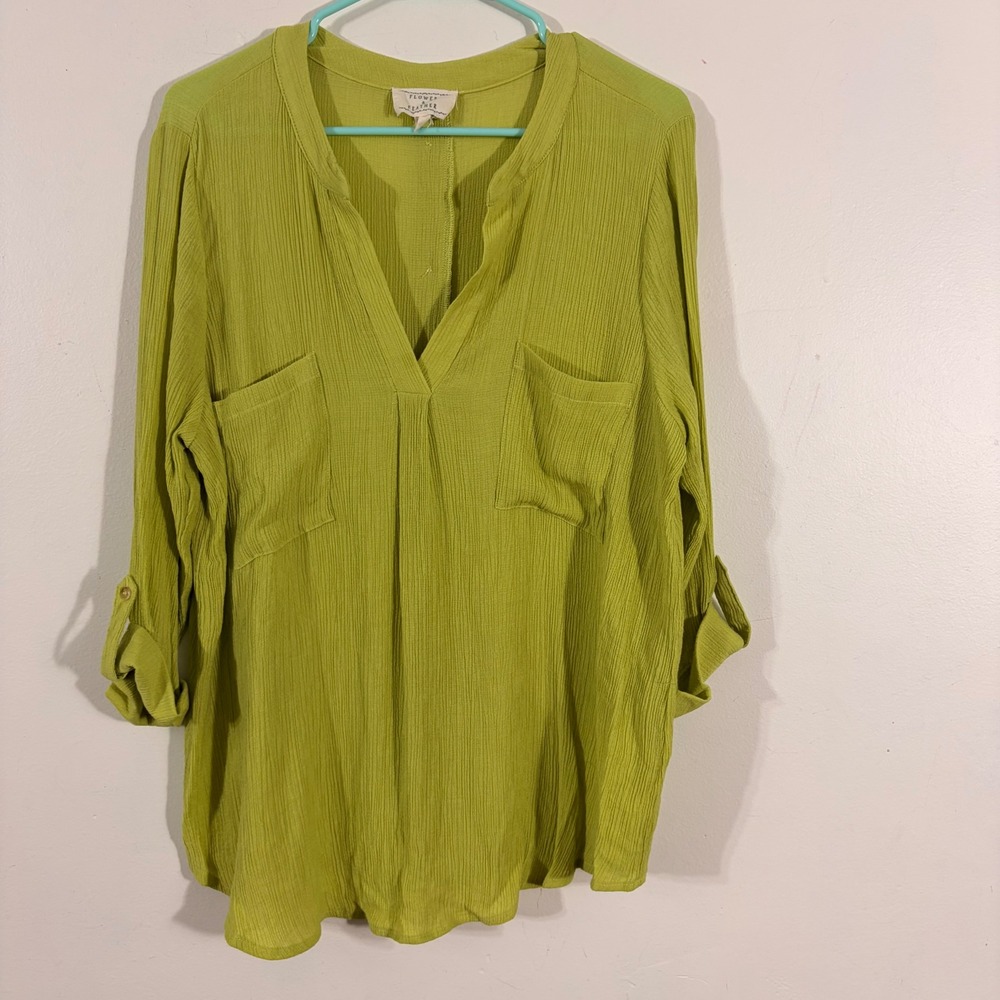 Flower & Feather Tunic Women 2XL Green  Button Back Roll Tab Boho Blouse